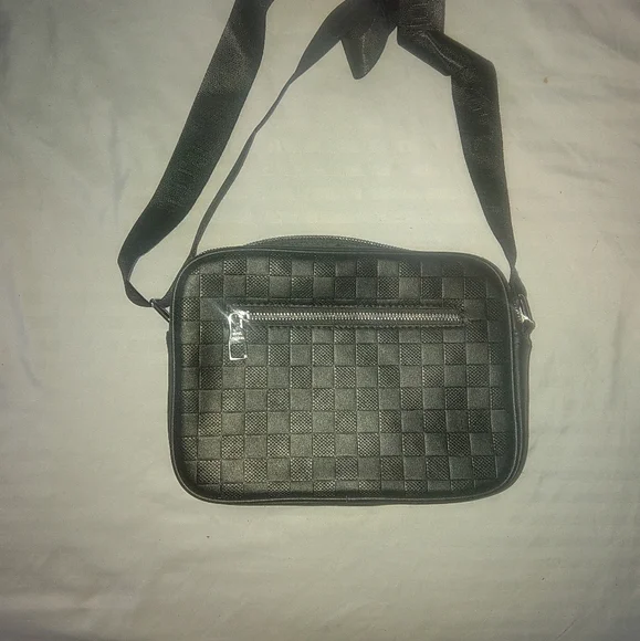 Stylish Black LV monogram unisex crossbody Bag - Picture 1 of 5